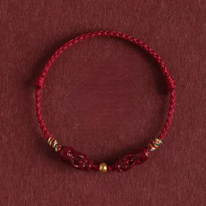 สร้อยข้อมือเชือกแดงปิกซิวซินนาบาร์ลูกปัดทอง ของขวัญสำหรับทุกเพศ