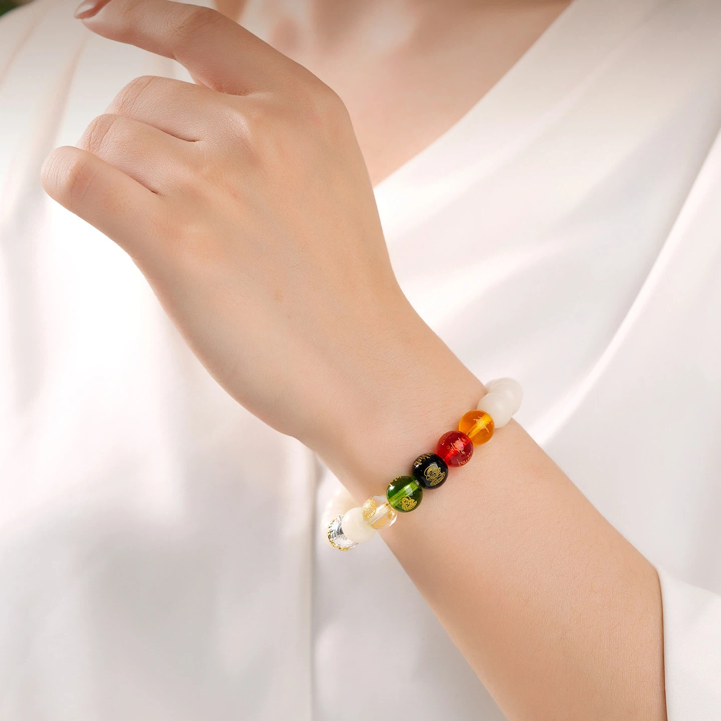 สร้อยข้อมือบอดีหยกขาววงเดียว ลูกปัดแก้วสี ของขวัญปีชง